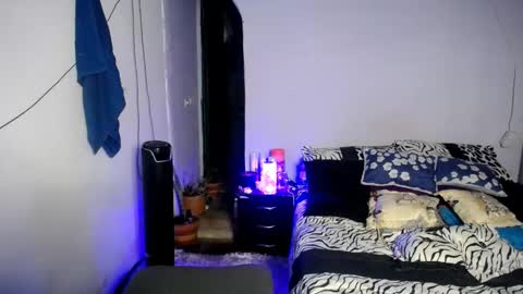 violet_hyuga online show from 10-10-25, 02:21