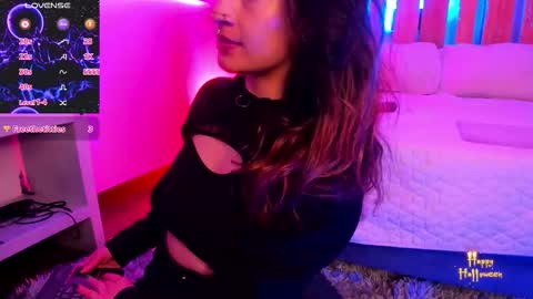 Violet Jones online show from 10-11-25, 02:26