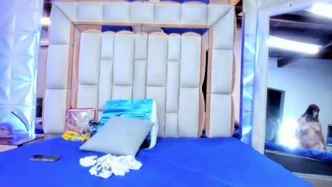 violet_milleer online show from 04-19-26, 07:38