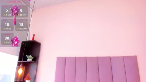 Snapshot of violet_myerrs chatting on 11-19-25, 12:49 violet online show from 11-19-25, 12:49