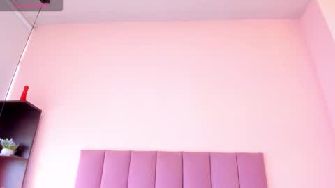 Snapshot of violet_myerrs chatting on 11-20-25, 01:33 violet online show from 11-20-25, 01:33