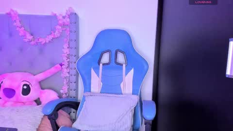 Snapshot of violet_rost chatting on 09-12-25, 01:33 Violet online show from 09-12-25, 01:33