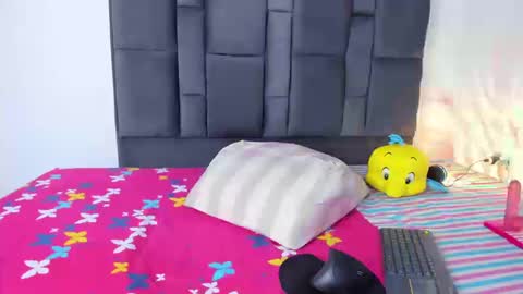 violett taylor online show from 09-19-25, 05:42