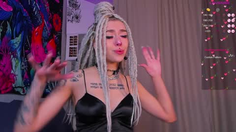 Snapshot of violet_walker7 chatting on 12-15-24, 11:12 Violet online show from 12-15-24, 11:12