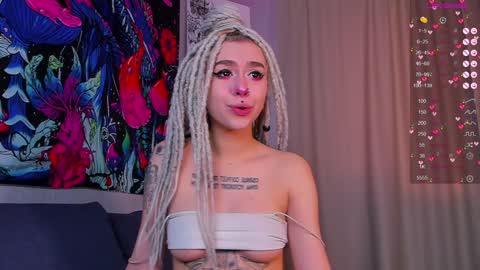 Snapshot of violet_walker7 chatting on 12-17-24, 09:39 Violet online show from 12-17-24, 09:39