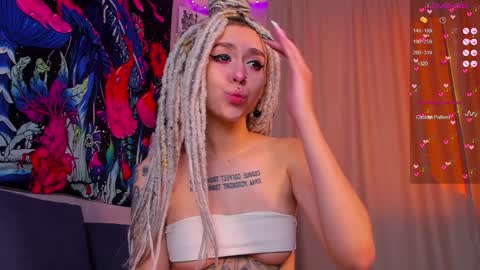 Snapshot of violet_walker7 chatting on 01-06-25, 08:14 Violet online show from 01-06-25, 08:14