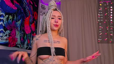 Snapshot of violet_walker7 chatting on 01-12-25, 05:03 Violet online show from 01-12-25, 05:03