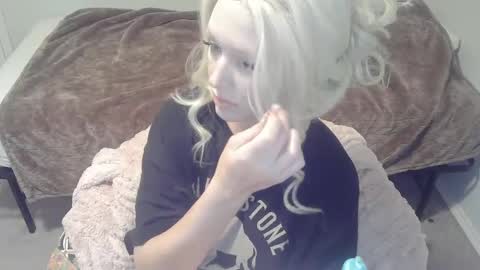 violet_winter97 online show from 12-02-24, 03:04