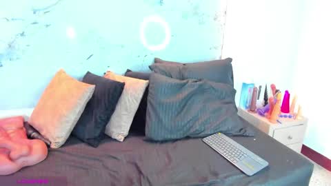 Snapshot of violeta_delavega1 chatting on 10-15-25, 05:51 Violet online show from 10-15-25, 05:51