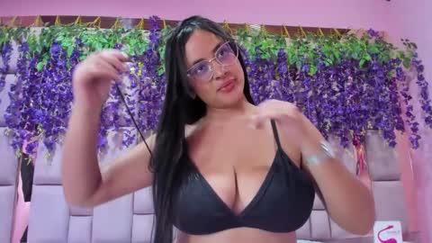 Snapshot of violeta_hard chatting on 12-11-24, 05:53 Valentina Hard online show from 12-11-24, 05:53