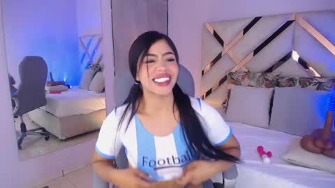 Snapshot of violeta_leon chatting on 05-15-26, 03:13 Violeta leon online show from 05-15-26, 03:13