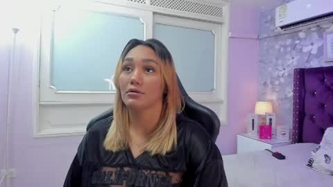 Snapshot of violeta_medina chatting on 05-20-26, 02:40 violeta_medina online show from 05-20-26, 02:40