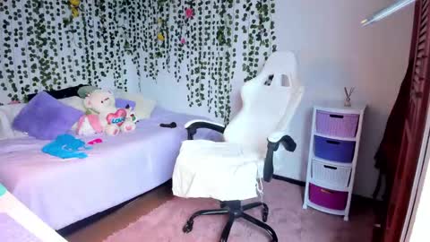 Snapshot of violeta_milleer chatting on 12-02-24, 05:37 Violeta online show from 12-02-24, 05:37