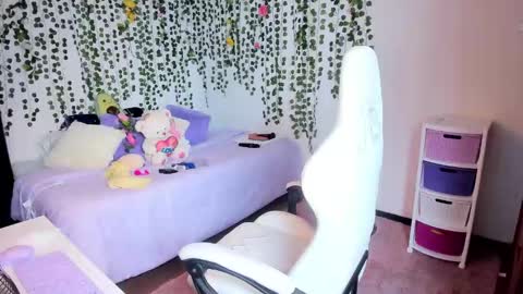 Snapshot of violeta_milleer chatting on 12-04-24, 02:26 Violeta online show from 12-04-24, 02:26