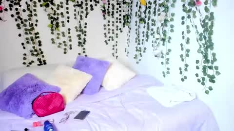 Snapshot of violeta_milleer chatting on 02-03-25, 02:34 Violeta online show from 02-03-25, 02:34