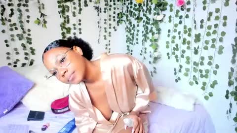 Snapshot of violeta_milleer chatting on 02-05-25, 02:37 Violeta online show from 02-05-25, 02:37