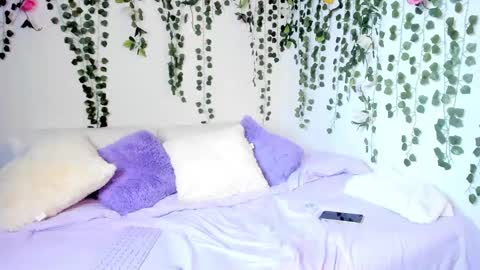 Snapshot of violeta_milleer chatting on 02-06-25, 05:30 Violeta online show from 02-06-25, 05:30