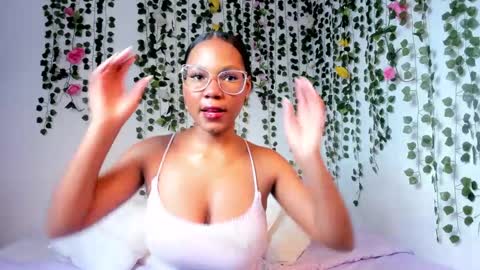 Snapshot of violeta_milleer chatting on 02-13-25, 05:44 Violeta online show from 02-13-25, 05:44