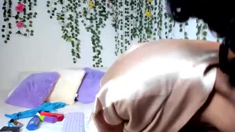 Snapshot of violeta_milleer chatting on 03-10-25, 02:37 Violeta online show from 03-10-25, 02:37