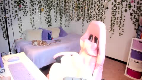 Snapshot of violeta_milleer chatting on 10-10-25, 04:50 Violeta online show from 10-10-25, 04:50