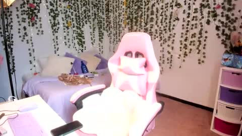 Snapshot of violeta_milleer chatting on 10-15-25, 04:07 Violeta online show from 10-15-25, 04:07