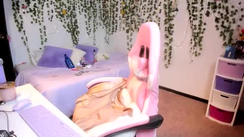 Snapshot of violeta_milleer chatting on 10-24-25, 04:58 Violeta online show from 10-24-25, 04:58