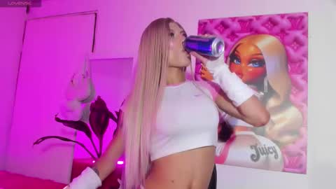 Snapshot of violeta_prince chatting on 10-10-25, 03:05 Violeta Princess Please help me with your thumbs up its important online show from 10-10-25, 03:05