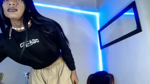 Snapshot of violeta_r_01 chatting on 06-10-26, 06:34 violeta_r_01 online show from 06-10-26, 06:34