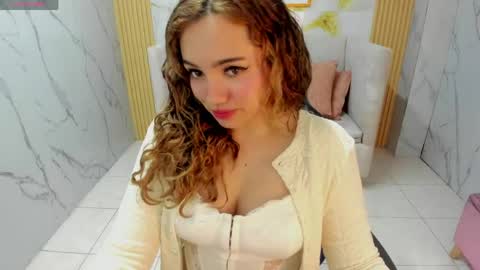 Snapshot of violeta_sub chatting on 06-08-26, 01:11 IG violeta sub online show from 06-08-26, 01:11