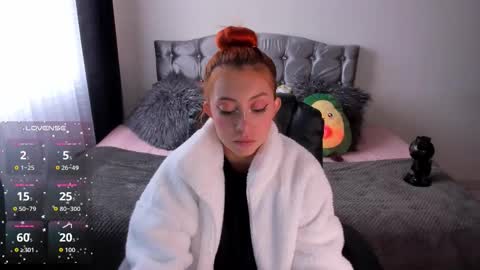 Violeta  Help me reach 150 thumbs up    online show from 03-27-26, 09:36