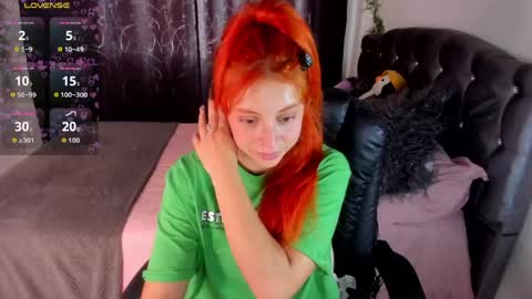 Snapshot of violetaarey chatting on 04-15-26, 05:53 Violeta Help me reach 150 thumbs up online show from 04-15-26, 05:53