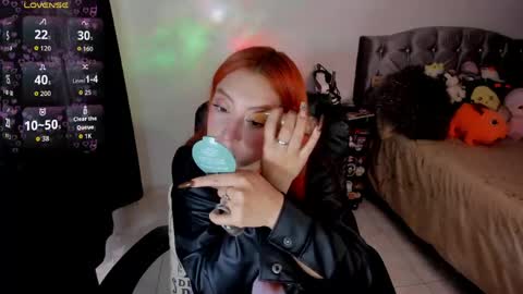 Snapshot of violetaarey chatting on 04-30-26, 04:57 Violeta Help me reach 150 thumbs up online show from 04-30-26, 04:57
