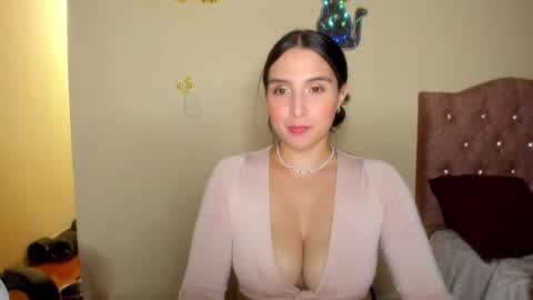 Jimena online show from 09-11-25, 02:11