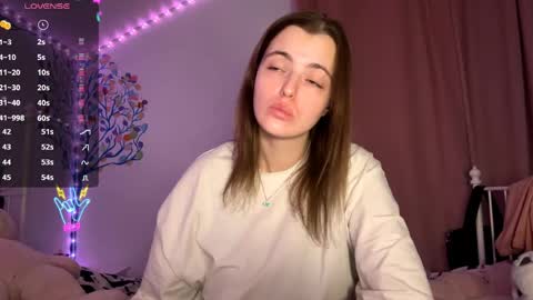 Snapshot of violetamelia chatting on 05-01-26, 06:12 Eva online show from 05-01-26, 06:12