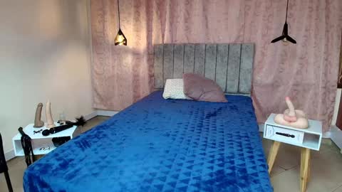 Snapshot of violetascott_ chatting on 12-17-24, 12:43 VIOLETA online show from 12-17-24, 12:43