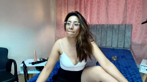 Snapshot of violetascott_ chatting on 12-17-24, 04:21 VIOLETA online show from 12-17-24, 04:21