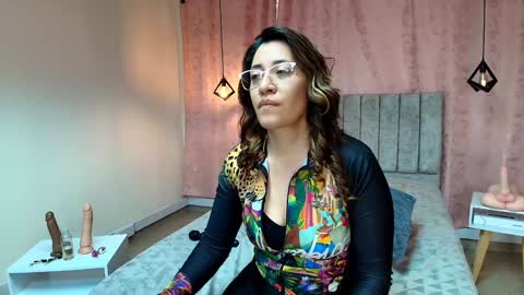 Snapshot of violetascott_ chatting on 01-10-25, 12:36 VIOLETA online show from 01-10-25, 12:36