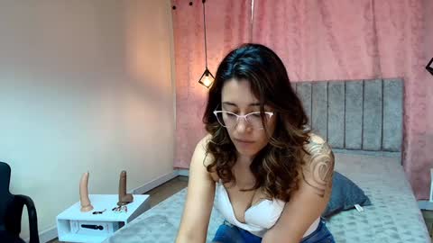 Snapshot of violetascott_ chatting on 01-15-25, 04:32 VIOLETA online show from 01-15-25, 04:32