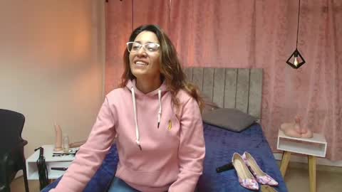 Snapshot of violetascott_ chatting on 02-07-25, 01:11 VIOLETA online show from 02-07-25, 01:11