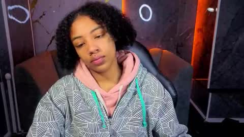 violeth_b online show from 11-17-25, 12:44