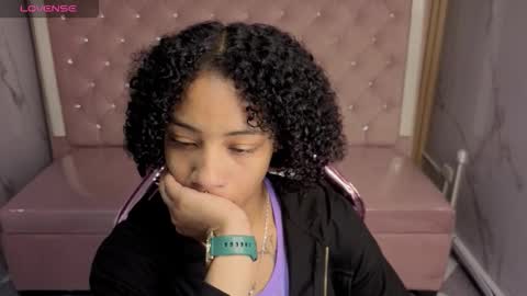 violeth_b online show from 12-17-25, 12:33