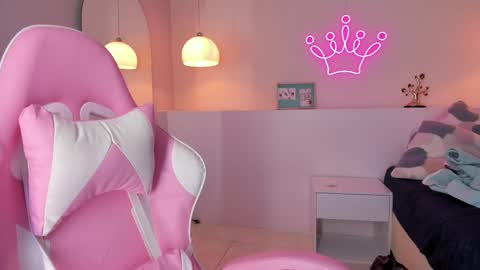 Violeth Hill online show from 02-24-25, 07:30