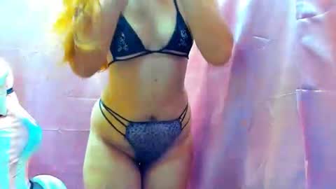 Snapshot of violetlivia chatting on 05-12-26, 09:23 Livia help get 100 likes online show from 05-12-26, 09:23