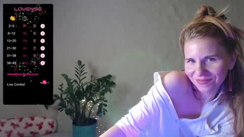 Snapshot of violetplath chatting on 01-24-25, 11:56 Violet next stream December 6 online show from 01-24-25, 11:56