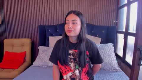 Snapshot of violetrousse chatting on 11-12-25, 03:23 Violet Rousse online show from 11-12-25, 03:23