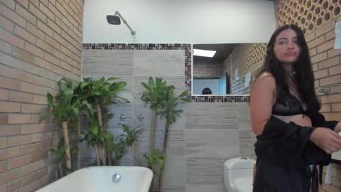 Snapshot of violetrousse chatting on 11-13-25, 05:23 Violet Rousse online show from 11-13-25, 05:23