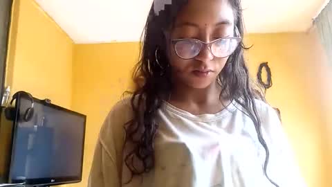 Snapshot of violetsexhot999 chatting on 09-16-25, 06:53 Violet777  online show from 09-16-25, 06:53