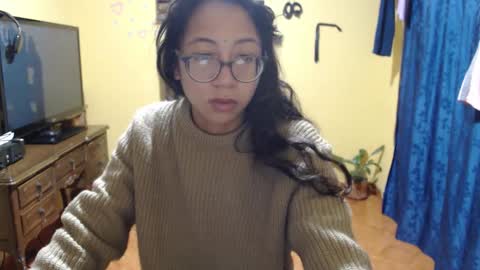 Snapshot of violetsexhot999 chatting on 10-16-25, 08:48 Violet777  online show from 10-16-25, 08:48