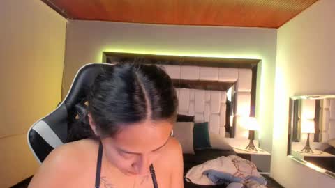 Snapshot of violetskinny chatting on 12-23-24, 12:57 violetskinny online show from 12-23-24, 12:57