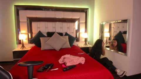 Snapshot of violetskinny chatting on 12-29-24, 07:22 violetskinny online show from 12-29-24, 07:22